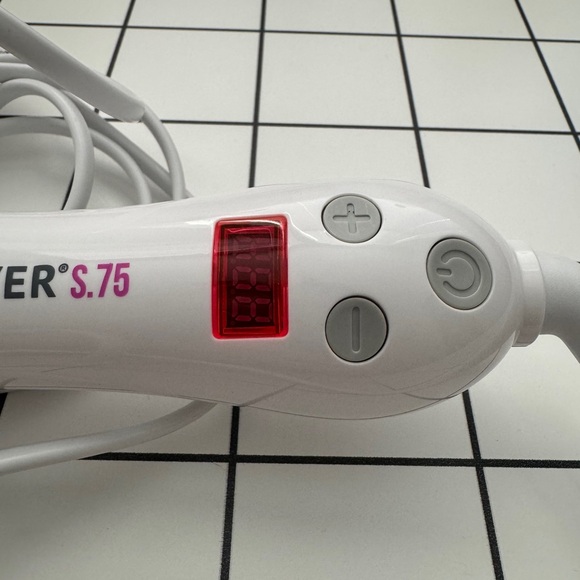 Beachwaver S.75 Rotating Curling Iron - Picture 2 of 6